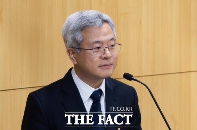 여성 당직자를 강제추행한 혐의를 받고 있는 김보협 전 조국혁신당 수석대변인이 9일 첫 재판에서 혐의를 전면 부인했다./더팩트DB