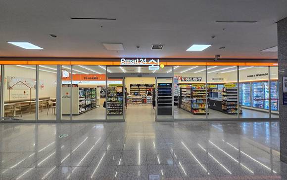 이마트가 새롭게 선보인 공간 특화 매장인 이마트24 쉼 중앙보훈병원점. [사진=이마트24]