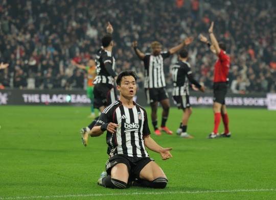 데뷔전 첫 골 세리머니 하는 오현규. 사진[연합뉴스]