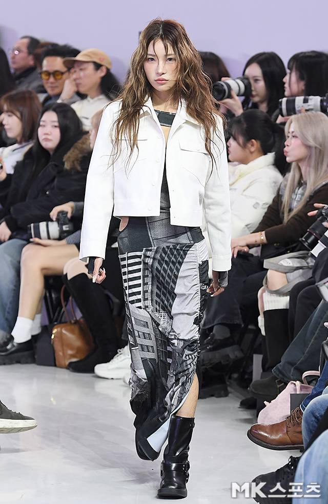 2026 F/W 서울패션위크’가 4일 서울 동대문디자인플라자(DDP)에서 열렸다. 배우 고(故) 최진실의 딸 최준희가 페노메논시퍼 쇼 모델로 캣워크를 갖고 있다.