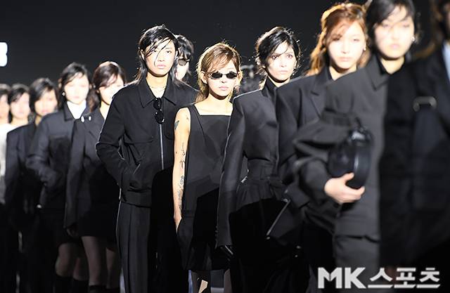 ‘2026 F/W 서울패션위크’가 5일 서울 동대문디자인플라자(DDP)에서 열렸다. 배우 고(故) 최진실의 딸 최준희가 데일리미러 쇼 모델로 캣워크를 갖고 있다.