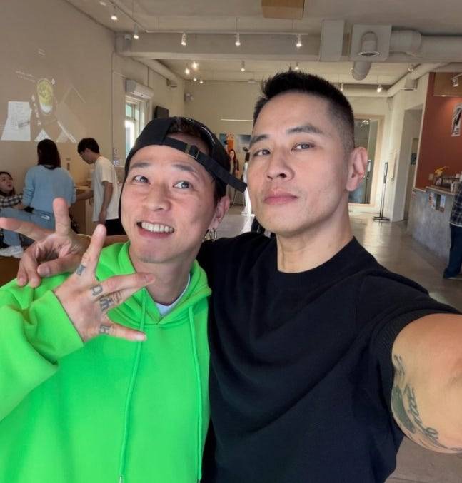 팝핀현준이 유승준과 함께 다정한 모습을 공개해 이목이 집중됐다. /사진=팝핀현준 인스타그램