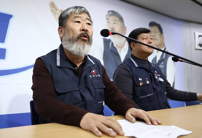 29대 한국노동조합총연맹(한국노총) 정기선거인대회서 당선된 김동명 한국노총 위원장이 20일 한국노총 대회의실에서 당선 소감을 밝히고 있다. [연합]