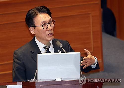 대정부질문 답변하는 김민석 총리 [연합뉴스 자료사진]