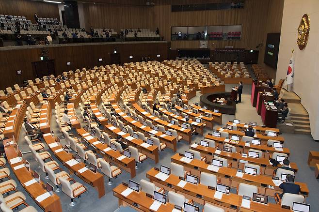 1월15일 오전 서울 여의도 국회에서 열린 본회의에서 윤석열 김건희에 의한 내란.외환 및 국정농단행위의 진상규명을 위한 특별검사 임명 등에 관한 법률안이 상정되자 개혁신당의 천하람 의원이 무제한 토론(필리버스터)를 신청하여 토론을 하고 있다. ⓒ시사저널 이종현