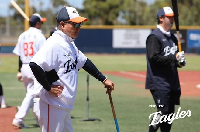 ▲ 김경문 감독은 강백호가 고정 지명타자가 되는 것보다는 수비에 나가는 게 팀에 훨씬 더 도움이 된다고 보고 있다 ⓒ한화이글스