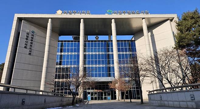 ▲지난1월 1년여간 보수공사를 마치고 재개관 의정부시 의정로41 의정부정보도서관 전경.