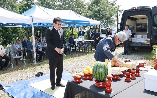 전남 함평군은 지난 18일 한국전쟁 민간인 희생자 유해 17구 봉안식을 진행했다. /함평군 제공