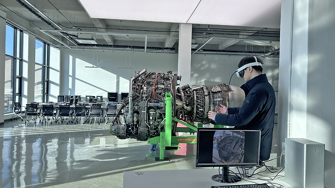 B737 기종 한정 교육을 위한 XR 기반 제트엔진 실습 프로그램 운영 모습. /경북전문대학 제공