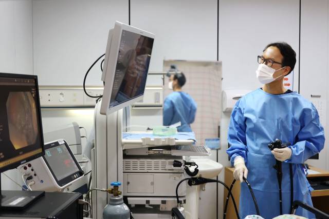 부산의료원 소화기내과 이창석 과장은 "면역계를 조절하는 치료약 특성상 예방접종을 한다든지, 기존 결핵, 바이러스성 간염과 같은 만성 감염성 질환자들에게는 신중한 주의가 필요하다"고 설명했다. 부산의료원 제공