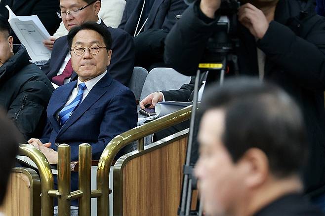 강기정 광주시장이 9일 서울 여의도 국회에서 열린 행정안전위원회 전체회의, 행정구역 통합 관련 제정법률안에 대한 입법공청회에서 진술인들의 발언을 듣고 있다. 뉴시스