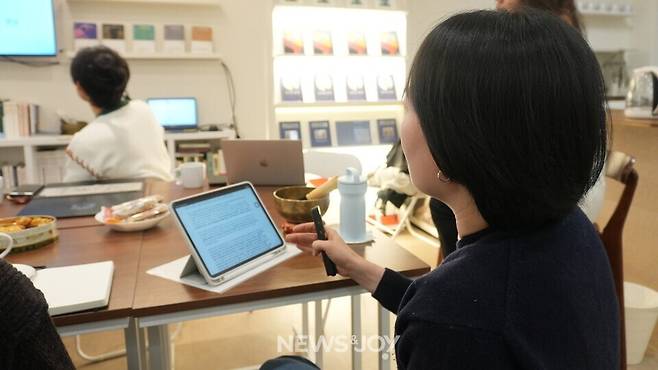 모태신앙인 영인은 20대에 '영혼의 어두운 밤'이 찾아왔고, 관상기도를 접했다. 뉴스앤조이 나수진