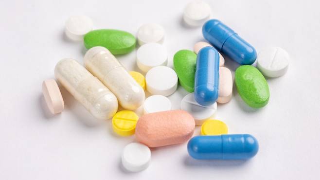 소화제는 다양한 성분별 효과도 다르다. 증상에 따른 맞춤 복용이 필요하다|출처: 클립아트코리아