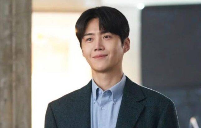 통역사 주호진 역을 맡은 배우 김선호는 귀에 꽂히는 중저음으로 눈과 귀를 모두 사로잡는다. 사진=넷플릭스 '이 사랑 통역 되나요?'