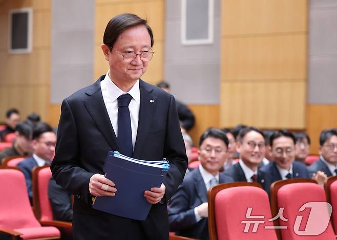 이찬진 금융감독원장이 9일 오전 서울 영등포구 금융감독원 대강당에서 열린 2026년 업무계획 관련 기자간담회에 참석하고 있다. 이 원장은 이 자리에서 "금융소비자보호를 금감원의 최우선 가치로 확립하면서도 대내외 불확실성 속 금융시장 안정성을 흔들림 없이 확보하겠다＂고 밝혔다. 2026.2.9 ⓒ 뉴스1 오대일 기자