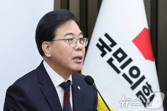 송언석 국민의힘 원내대표가 9일 서울 여의도 국회에서 열린 의원총회에서 발언하고 있다. 2026.2.9 ⓒ 뉴스1 신웅수 기자