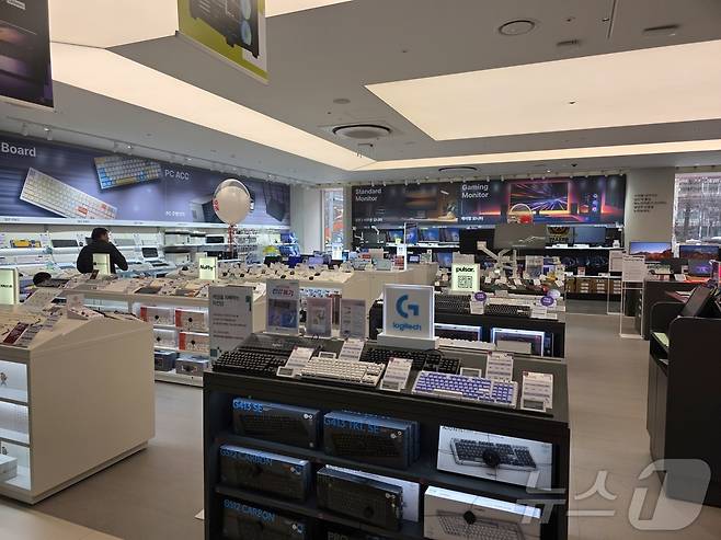 롯데하이마트 잠실점에서 기계식 키보드를 한 곳에 모아놨다. ⓒ 뉴스1 이형진 기자