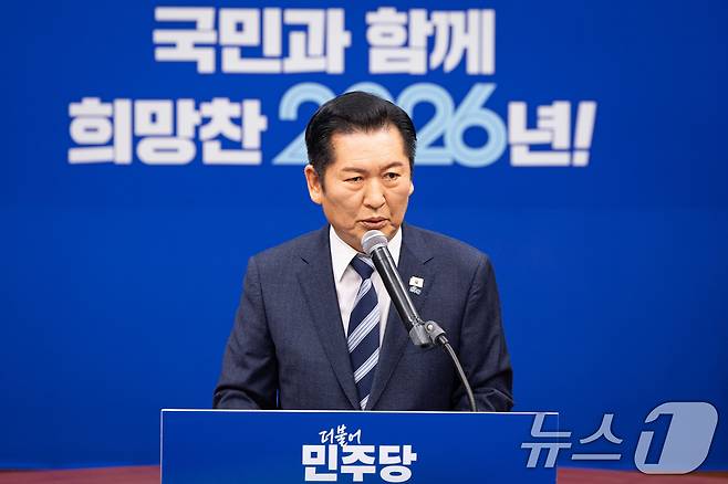 정청래 더불어민주당 대표가 22일 서울 여의도 국회에서 긴급 기자회견을 열고 조국혁신당에게 합당을 제안하고 있다. 2026.1.22 ⓒ 뉴스1 유승관 기자