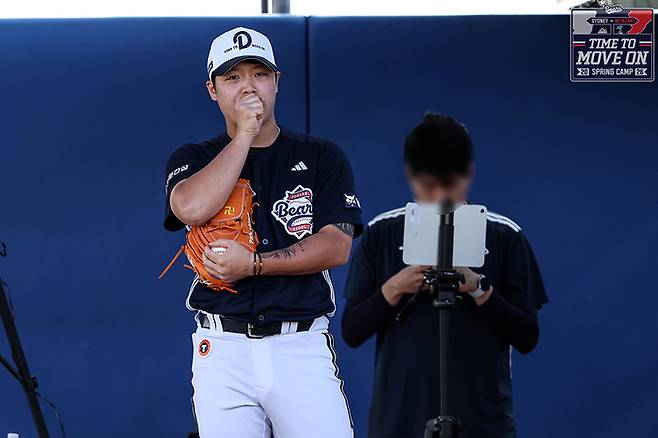 두산 박치국이 호주 시드니 블랙타운 야구장에서 진행된 스프링캠프서 불펜피칭에 임하고 있다. 사진 | 두산 베어스