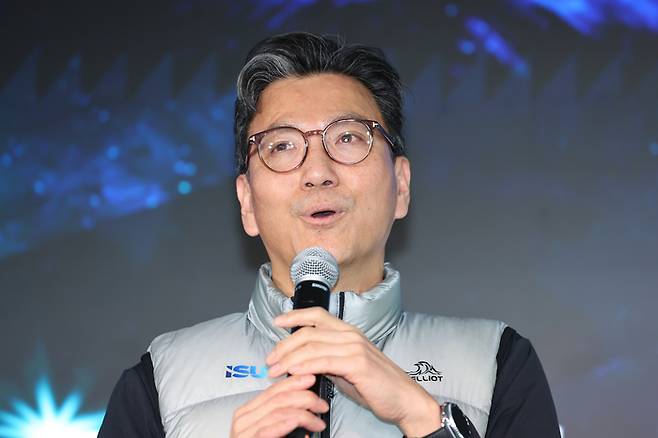 김재열 IOC 집행위원 겸 ISU 회장이 9일 이탈리아 NH 밀라노 콩그레스 센터에서 열린 기자간담회에서 취재진 질문에 답변하고 있다. 사진 | 연합뉴스