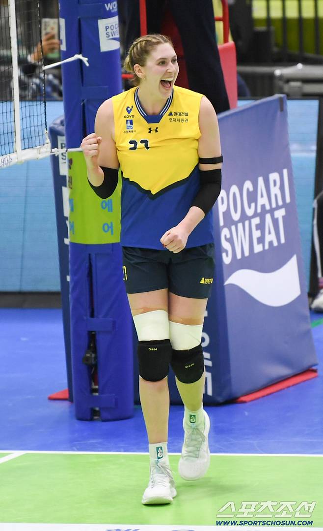 9일 수원체육관에서 열린 V리그 현대건설과 흥국생명의 경기. 승리한 현대건설 카리가 기뻐하고 있다. 수원=박재만 기자 pjm@sportschosun.com/2026.02.09/