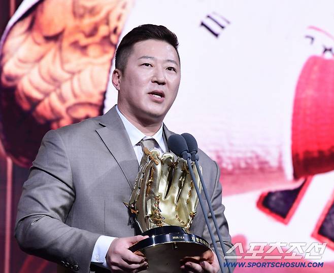 최형우는 지난해 지명타자 부문 골든글러브를 수상했다. 잠실=송정헌 기자songs@sportschosun.com