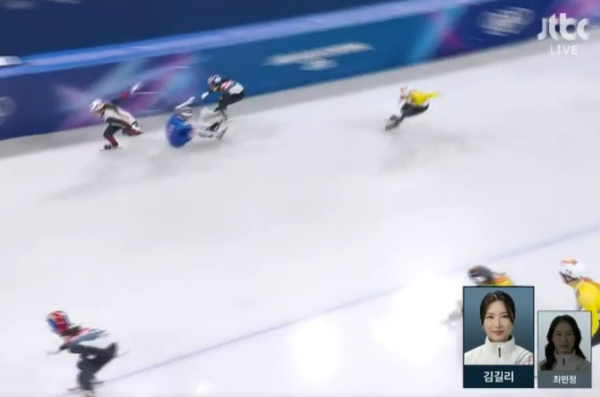 역전한 후 미국 선수와 부딪히는 김길리. ⓒJTBC 중계화면 캡처