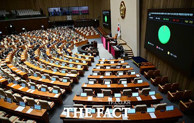 정치권에선 '출판기념회' 규제 법안이 번번이 좌초되는 배경으로, 여야를 막론하고 정치인들만의 이해관계가 작용한다는 시각이 우세하다. /남윤호 기자