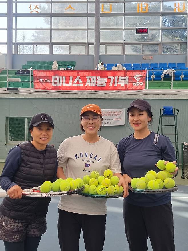 김영임 여성위원(가운데)