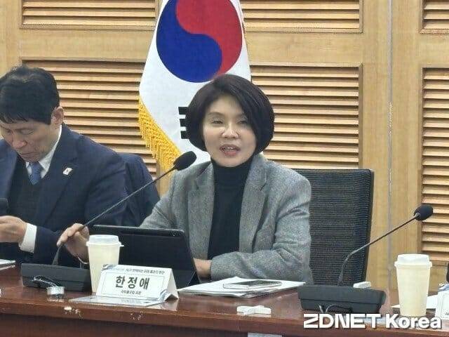 한정애 더불어민주당 정책위의장