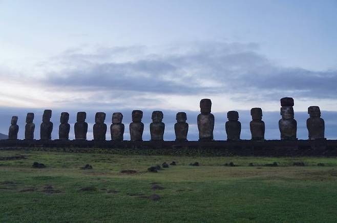 서북향을 바라보는 이스터섬의 '모아이'. 사진=이지은