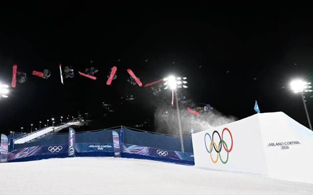 유승은이 10일 이탈리아 리비뇨 스노파크에서 열린 2026 밀라노·코르티나담페초 동계올림픽 스노보드 여자 빅에어 결선 경기를 펼치고 있다. 리비뇨=신화 뉴시스