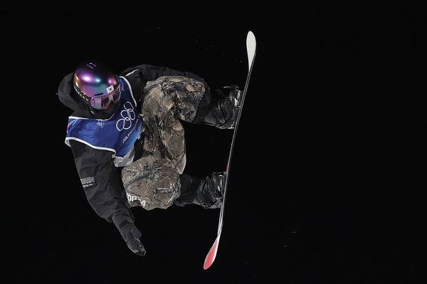 10일(한국시간) 이탈리아 리비뇨 스노파크에서 열린 2026 밀라노·코르티나담페초 동계올림픽 스노보드 여자 빅에어 결선에서 유승은이 묘기를 펼치고 있다. 리비뇨연합뉴스