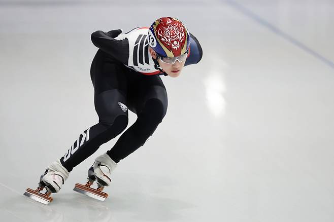 임종언이 8일(현지시간) 이탈리아 밀라노 아이스스케이팅 아레나에서 훈련하고 있다. 연합뉴스