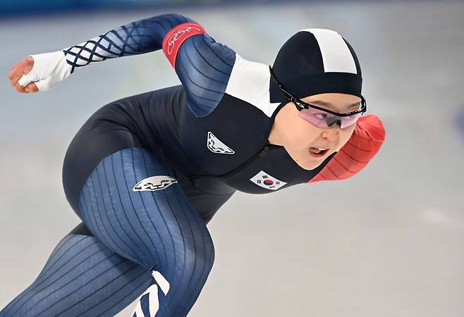 김민선이 9일(현지시간) 이탈리아 밀라노 스피드스케이팅 스타디움에서 열린 2026 밀라노·코르티나담페초 동계올림픽 여자 1000m 경기에서 역주하고 있다. 밀라노=최현규 기자