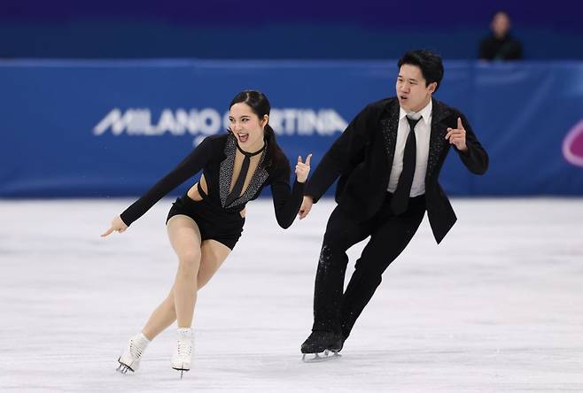 임해나-권예(경기일반) 조가 9일(현지시간) 이탈리아 밀라노 아이스스케이팅 아레나에서 열린 아이스댄스 리듬댄스에서 연기를 펼치고 있다. 신화연합