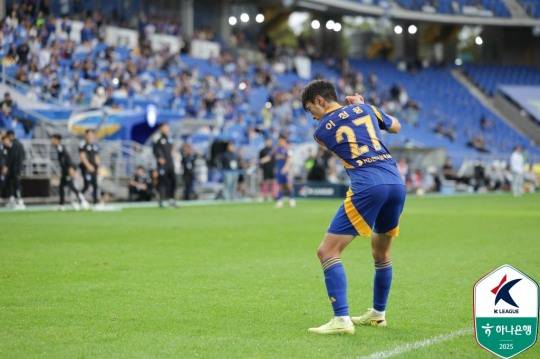 이청용의 골프 세리머니. 사진[연합뉴스]