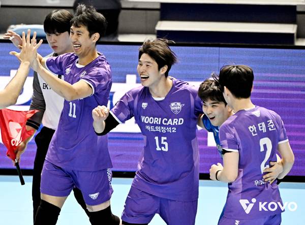 우리카드는 이날 14명의 선수가 코트를 밟았다. 사진 제공= KOVO