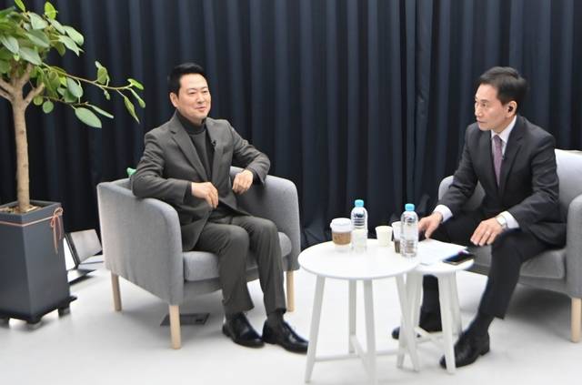 장동혁 국민의힘 대표가 10일 오전 서울 중구 문화일보를 찾아 허민의 뉴스쇼 방송에 출연하고 있다. 백동현 기자