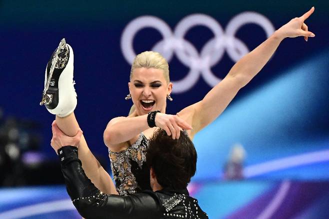 연기 펼치는 올리비아 스마트. 연합뉴스