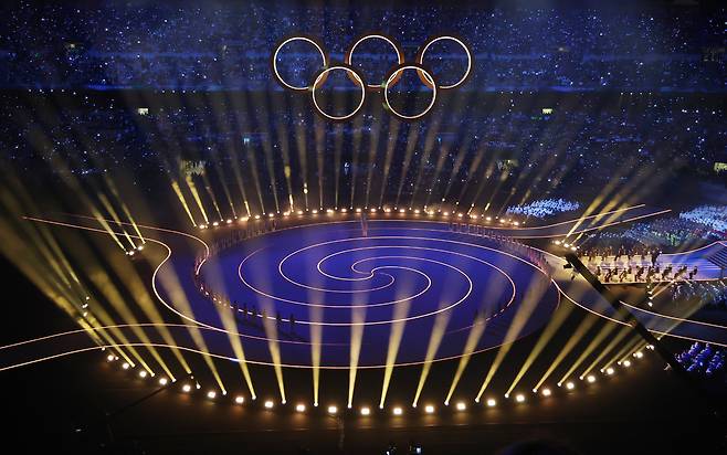 지난 6일(현지시간) 이탈리아 밀라노 산시로 스타디움에서 ‘2026 밀라노-코르티나 동계올림픽’ 개회식이 열리고 있다. 밀라노=연합뉴스