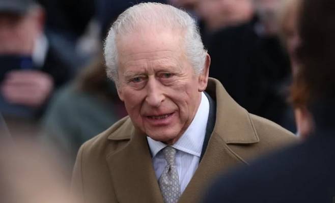 찰스 3세 영국 국왕. 그는 오는 4월 미국 국빈 방문을 앞두고 영국 왕실과 제프리 엡스타인(사망) 간의 악연을 끊어내고자 안간힘을 쓰고 있다.&nbsp;EPA연합뉴스