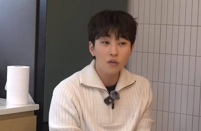 딘딘이 캐나다 유학 시절 겪었던 아찔한 사고를 회상했다. 유튜브 채널 '딘딘은 딘딘' 영상 캡처