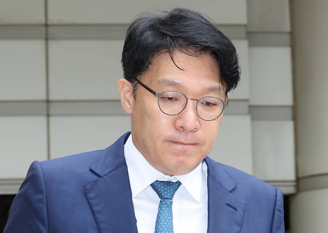 2025년 9월17일 정치자금법 위반과 청탁금지법 위반 혐의를 받는 김상민 전 부장검사가 서울중앙지방법원에서 열린 구속 전 피의자 심문에 출석하고 있다. ⓒ공동취재