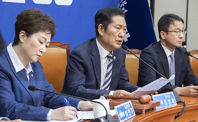 정청래 더불어민주당 대표가 2월9일 국회에서 열린 최고위원회의에서 2차 특검 추천 논란과 관련한 사과 발언을 하고 있다. ⓒ연합뉴스