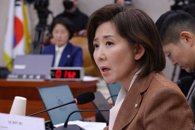 1월12일 서울 여의도 국회에서 열린 법제사법위원회 전체회의에서 나경원 국민의힘 의원이 질의하고 있다. ⓒ연합뉴스