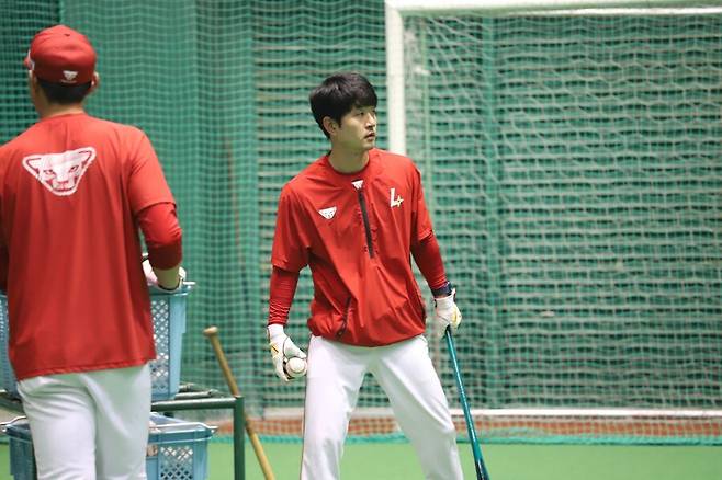 ▲ 현역 시절 실패도 많이 경험한 김성현 코치는 선수들에게 계속 물음표를 던져주고, 대답할 수 있는 코치가 될 것을 다짐하고 있다 ⓒSSG랜더스