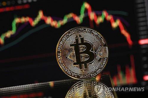 비트코인 형상화한 코인 [AFP 연합뉴스 자료사진. 재판매 및 DB 금지]