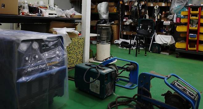 새 용접기와 고장난 중고 제품 [촬영 황정환]