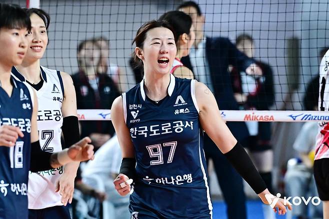 한국도로공사의 공격수 강소휘(중앙) [한국배구연맹 제공. 재판매 및 DB 금지]